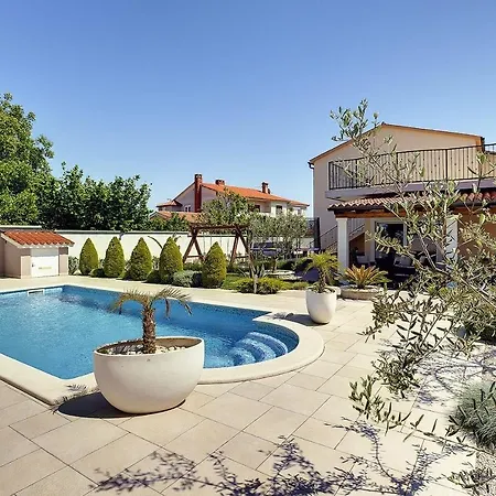 Luxuriose Mit Privatem Pool Nur 1,5 Km Bis Zum Sandstrand Mit Klima, Wlan, Billard, Fitness, Einer Sommerkuche *
